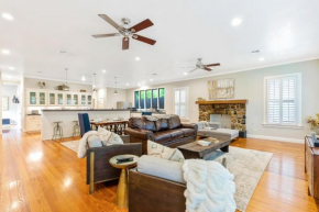 Heart of Fredericksburg w/Pool,Hot-Tub&Grill